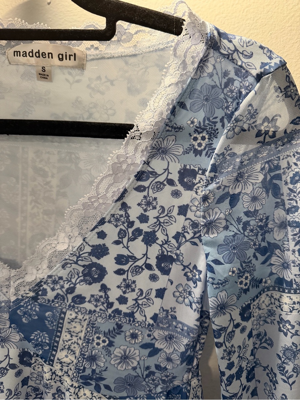 Madden Girl Blue Floral Lace-Trim Top